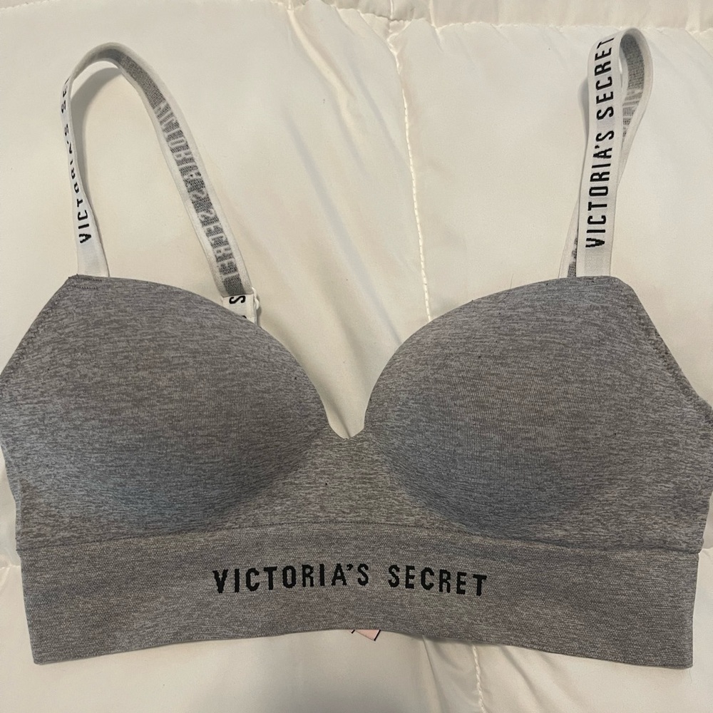 Victoria Secret Wireless Push-Up Bra